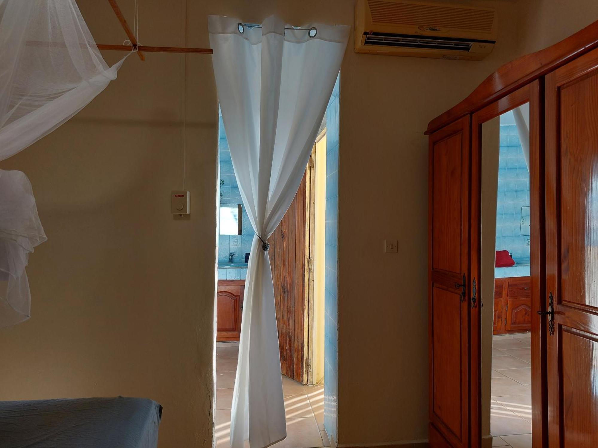 La Jemeli Hotell Grand-Bourg  Exteriör bild